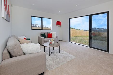 Photo of property in 85d Lake Panorama Drive, Henderson Valley, Auckland, 0614