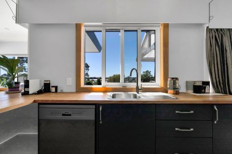 Photo of property in 52 Queens Road, Glen Avon, New Plymouth, 4312