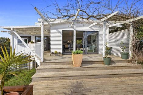 Photo of property in 18 Doralto Road, Frankleigh Park, New Plymouth, 4310