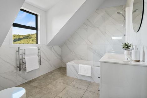 Photo of property in 1034 Scenic Drive North, Swanson, Auckland, 0816