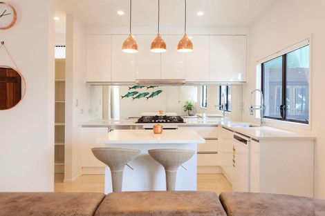 Photo of property in 2 George Laurenson Lane, Mount Roskill, Auckland, 1041