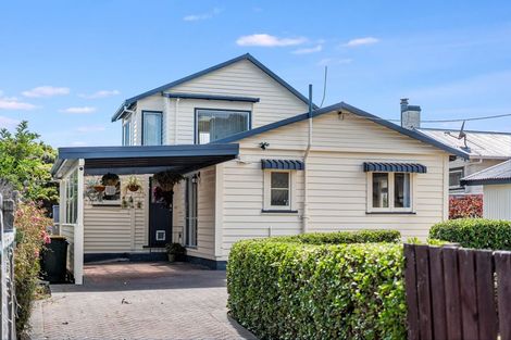 Photo of property in 76 Bayview Road, Paremata, Porirua, 5024