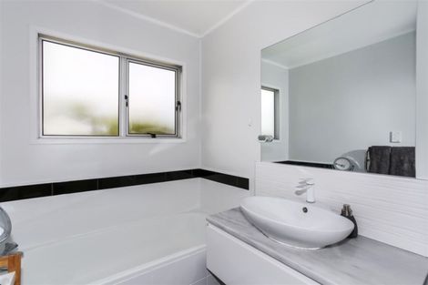 Photo of property in 12c Youngs Road, Papakura, 2110