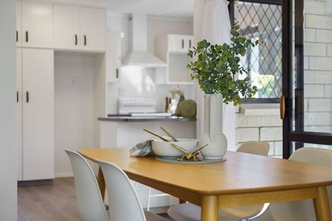 Photo of property in 37 Rosebank Grove, Waikanae, 5036