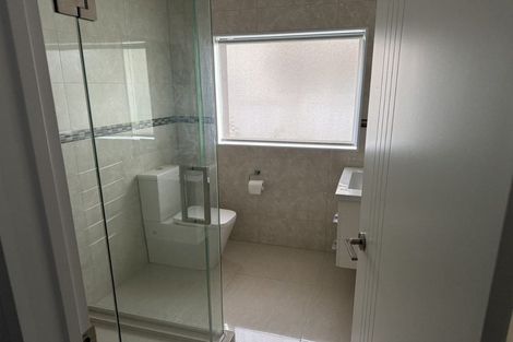 Photo of property in 30 Midhurst Avenue, Henderson, Auckland, 0612