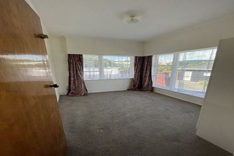 Photo of property in 13a Romney Square, Tawa, Wellington, 5028
