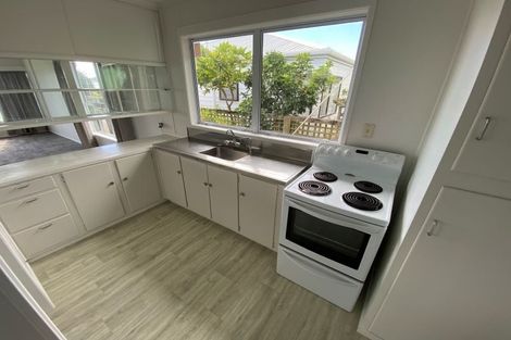 Photo of property in 18 Albany Road, One Tree Point, 0118