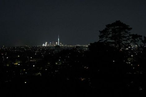 Photo of property in 85d Lake Panorama Drive, Henderson Valley, Auckland, 0614