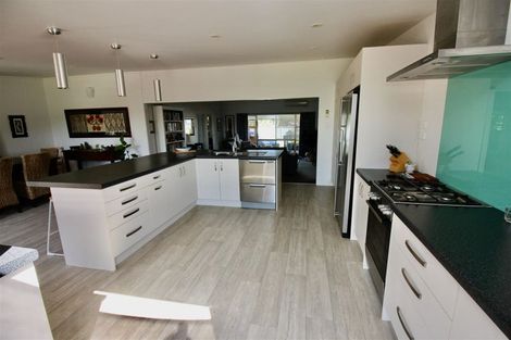 Photo of property in 107 Cook Drive, Whitianga, 3510