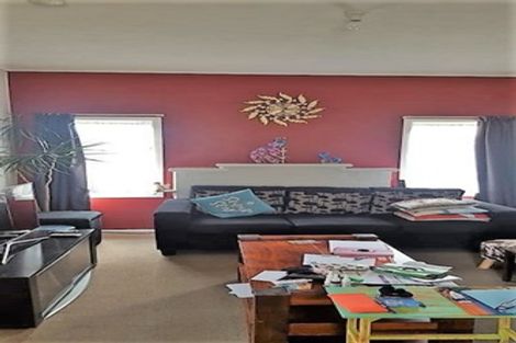 Photo of property in 15 Grande Vue Road, Papatoetoe, Auckland, 2025