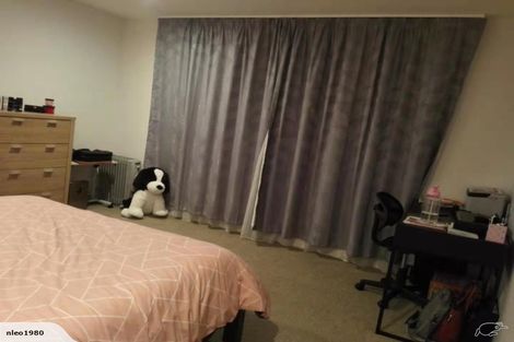 Photo of property in 28 Staincross Street, Green Bay, Auckland, 0604