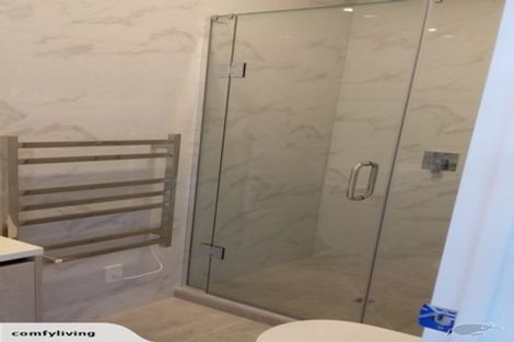 Photo of property in 2/69 Lake Road, Devonport, Auckland, 0624