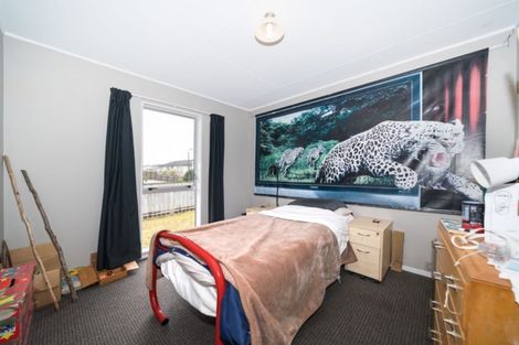 Photo of property in 2 Suzanne Grove, Kelvin Grove, Palmerston North, 4414
