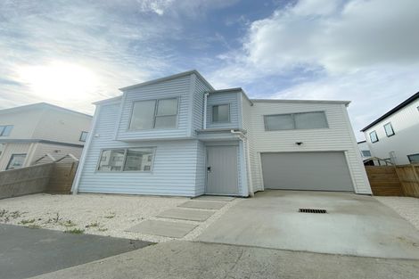 Photo of property in 102 Bellbird Street, Papakura, 2110