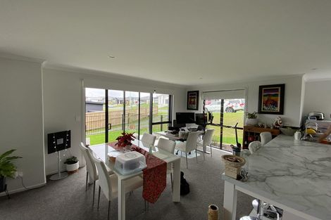 Photo of property in 11 Stingray Drive, Omokoroa, 3114