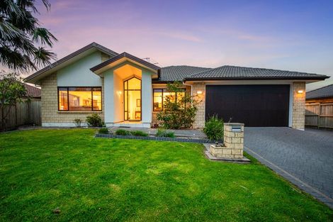 Photo of property in 11 Walter Haddrell Crescent, Flat Bush, Auckland, 2016