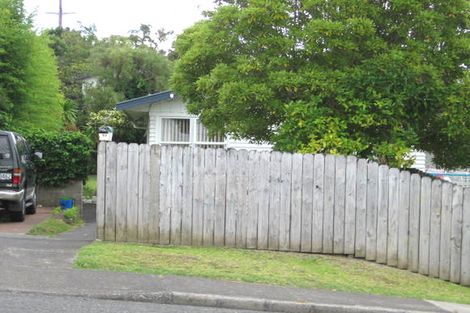 Photo of property in 188 Sunnynook Road, Totara Vale, Auckland, 0627