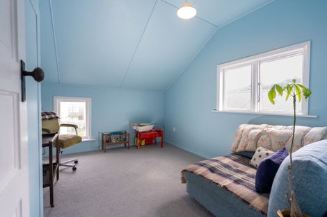 Photo of property in 40 Apu Crescent, Lyall Bay, Wellington, 6022