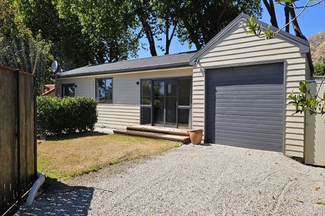 Photo of property in 17 Heuchan Lane, Wanaka, 9305