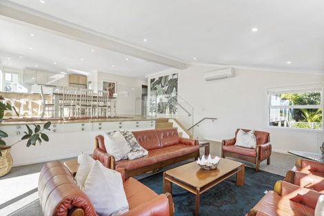 Photo of property in 11 Tui Vale Road, Shelly Park, Auckland, 2014