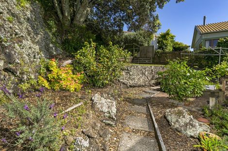 Photo of property in 2/47a Vauxhall Road, Devonport, Auckland, 0624