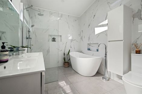 Photo of property in 94a Dyers Pass Road, Cashmere, Christchurch, 8022