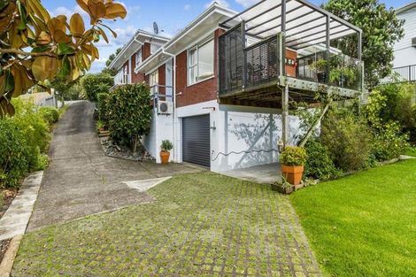 Photo of property in 2/8 Phillipa Place, Browns Bay, Auckland, 0630