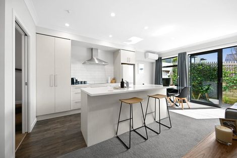 Photo of property in 2/25 Thackeray Street, Hamilton Lake, Hamilton, 3204