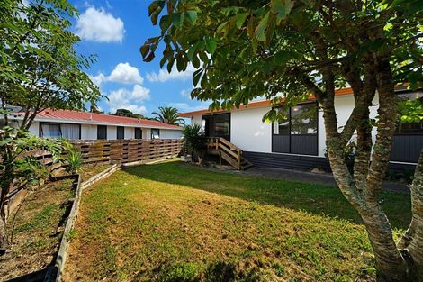 Photo of property in 2/76 Parrs Cross Road, Henderson, Auckland, 0612