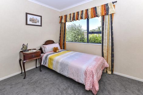 Photo of property in 6 Gleneagles Grove, Wattle Downs, Auckland, 2103