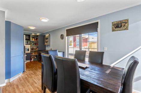 Photo of property in 6 Kauri Street, Merrilands, New Plymouth, 4312