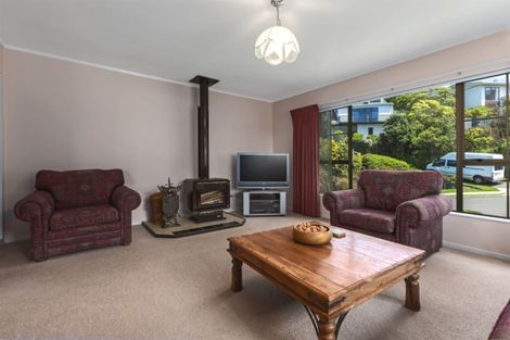 Photo of property in 2 Saint Aidans Way, Tawa, Wellington, 5028