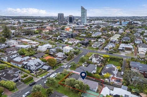 Photo of property in 5 Beacholm Road, Takapuna, Auckland, 0622