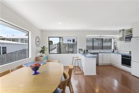 Photo of property in 2/7 Arran Road, Browns Bay, Auckland, 0630