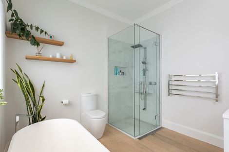 Photo of property in 43 Kent Terrace, Riverhead, 0820