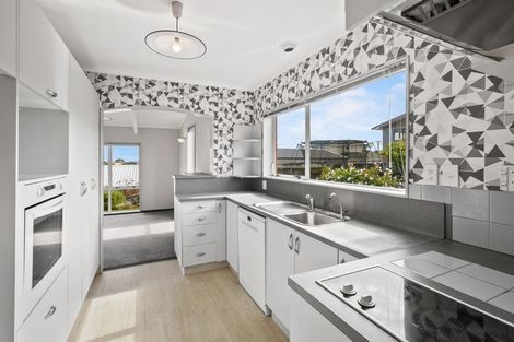 Photo of property in 3/66 Waiwaka Terrace, Strandon, New Plymouth, 4312