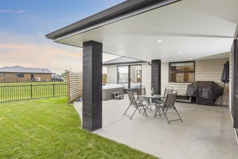 Photo of property in 101 Te Kio Crescent, Papamoa Beach, Papamoa, 3118