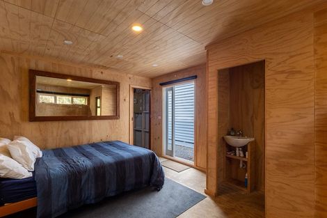 Photo of property in 24 Queens Road, Waikanae Beach, Waikanae, 5036