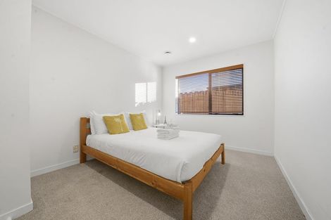 Photo of property in 1/6 Eastern Beach Road, Eastern Beach, Auckland, 2012