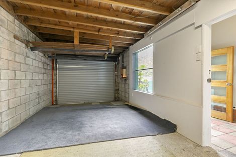 Photo of property in 32 Owhiro Bay Parade, Owhiro Bay, Wellington, 6023