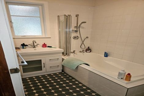 Photo of property in 21 Lavelle Road, Henderson, Auckland, 0612