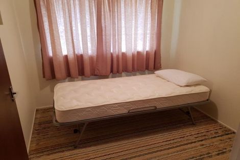 Photo of property in 18 St Catherine Crescent, West Harbour, Auckland, 0618