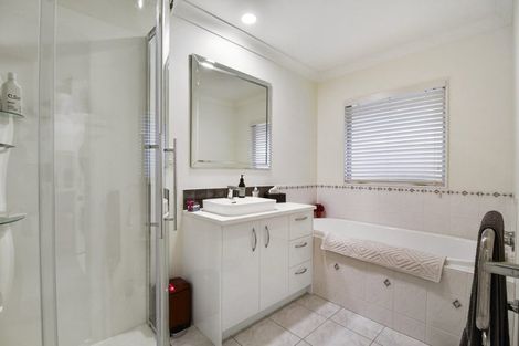 Photo of property in 160 Kittiwake Drive, Schnapper Rock, Auckland, 0632