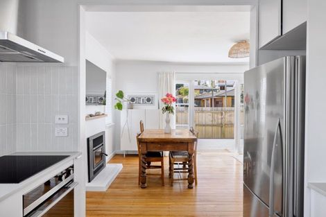 Photo of property in 4a Valley Road, Mount Maunganui, 3116