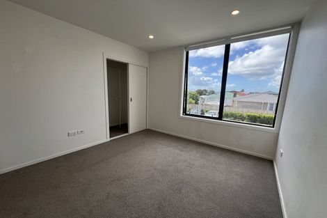 Photo of property in 7/12 Tawa Road, Te Atatu Peninsula, Auckland, 0610