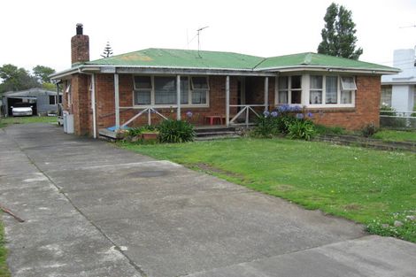 Photo of property in 4 Mckenzie Road, Mangere Bridge, Auckland, 2022