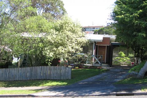 Photo of property in 16 Deverell Place, Northcross, Auckland, 0632