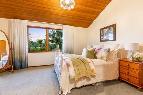 Photo of property in 28 The Crescent, Tindalls Beach, Whangaparaoa, 0930