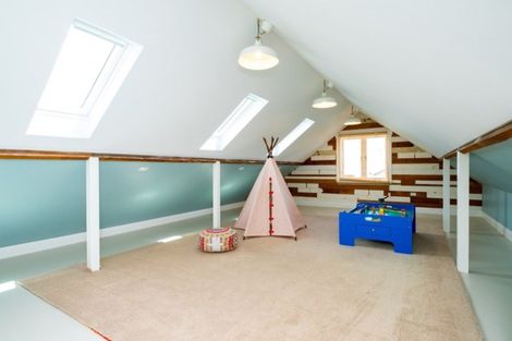 Photo of property in 28 Fitzroy Road, Bluff Hill, Napier, 4110