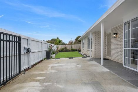 Photo of property in 14 Randwick Place, Randwick Park, Auckland, 2105